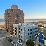 4Br 2Ba Luxe Beach Estate II