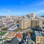 4Br 2Ba Luxe Beach Estate II