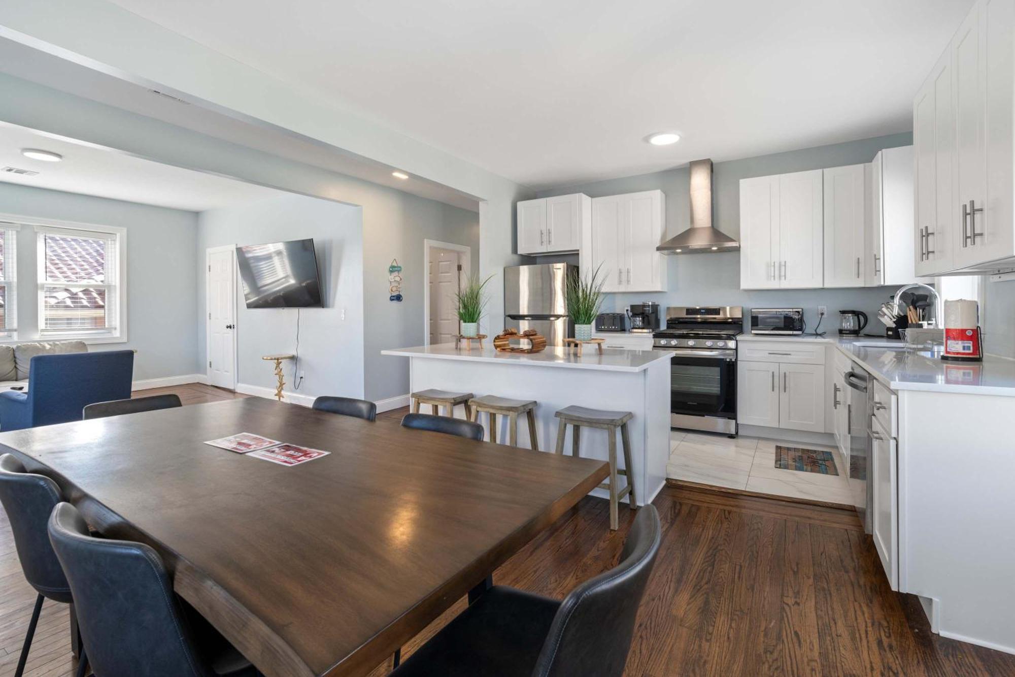 Localstr - 4br 2ba Luxe Estate Ii *